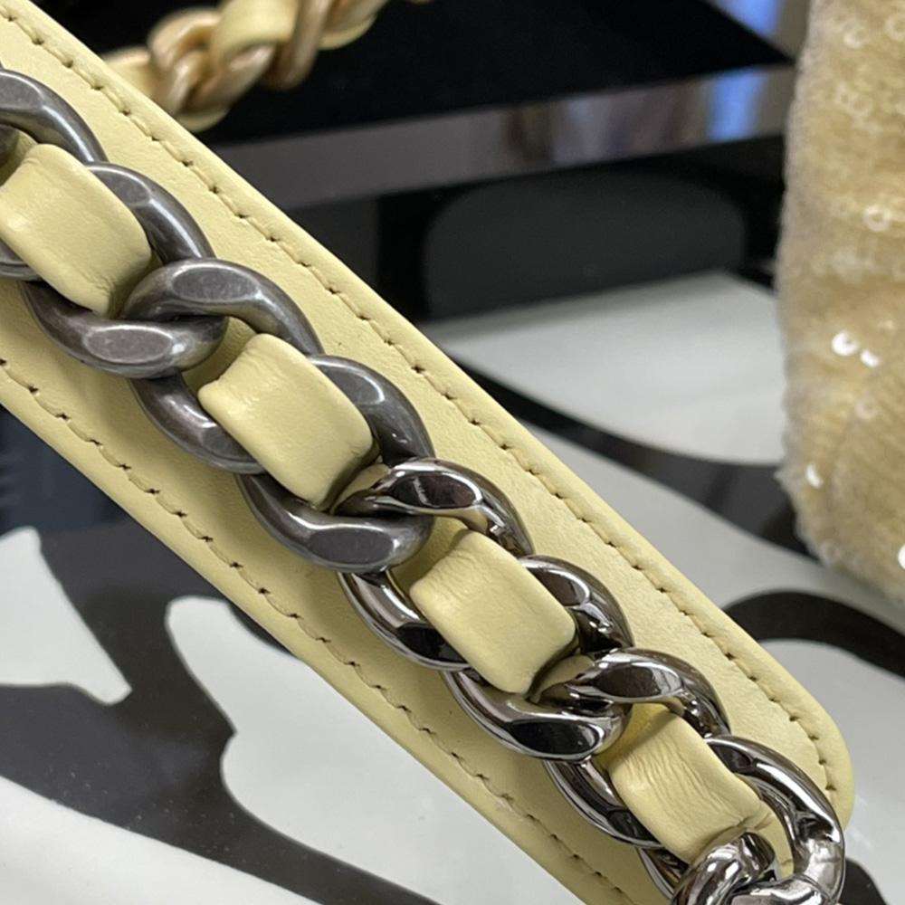 19 スパンコール フラップバッグ