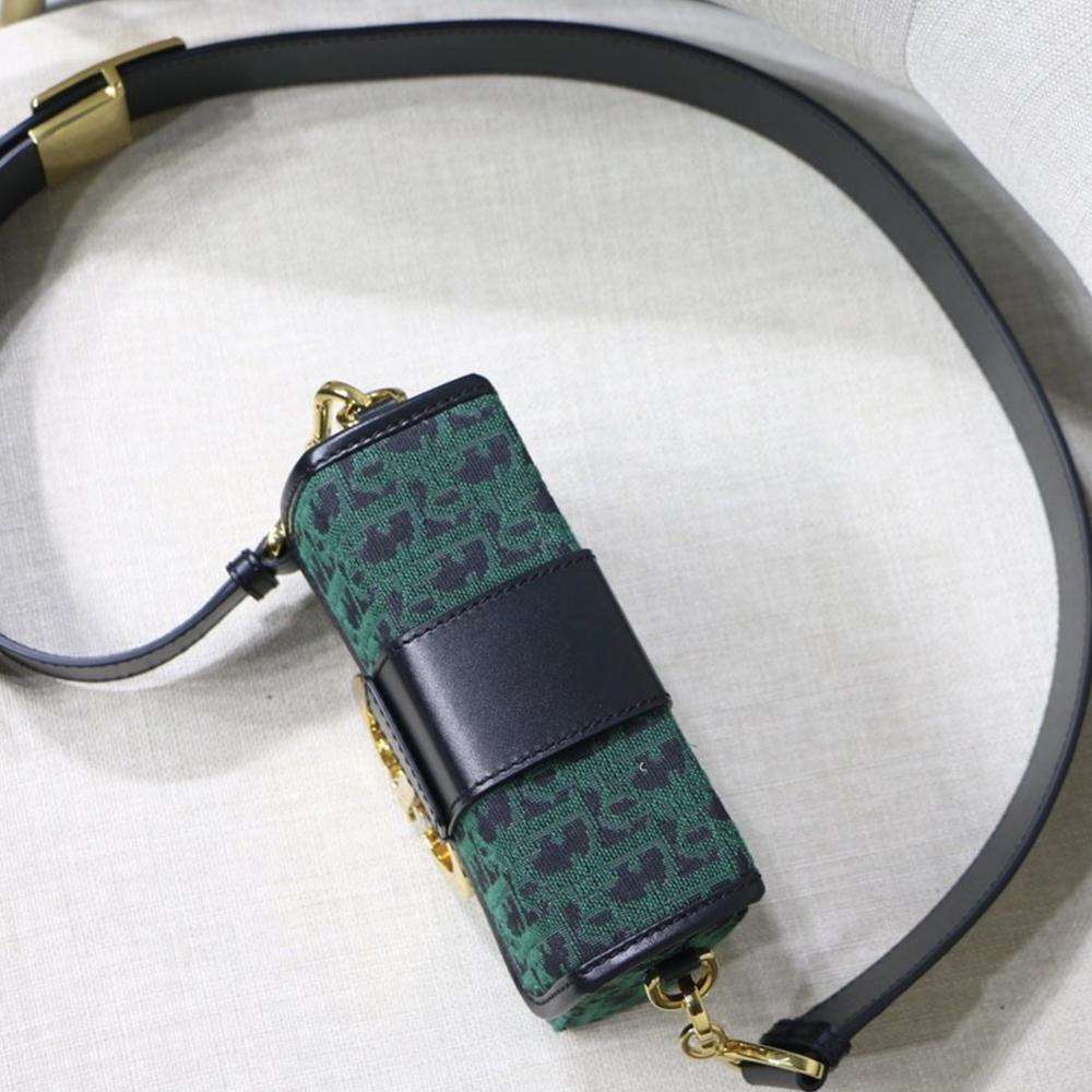 30 モンテーニュ フラップバッグ